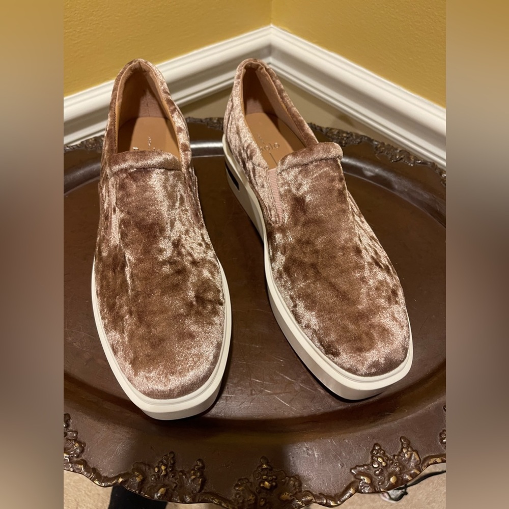 NWOT Women’s J Paolo Crushed Velvet Sneakers - Picture 2 of 8
